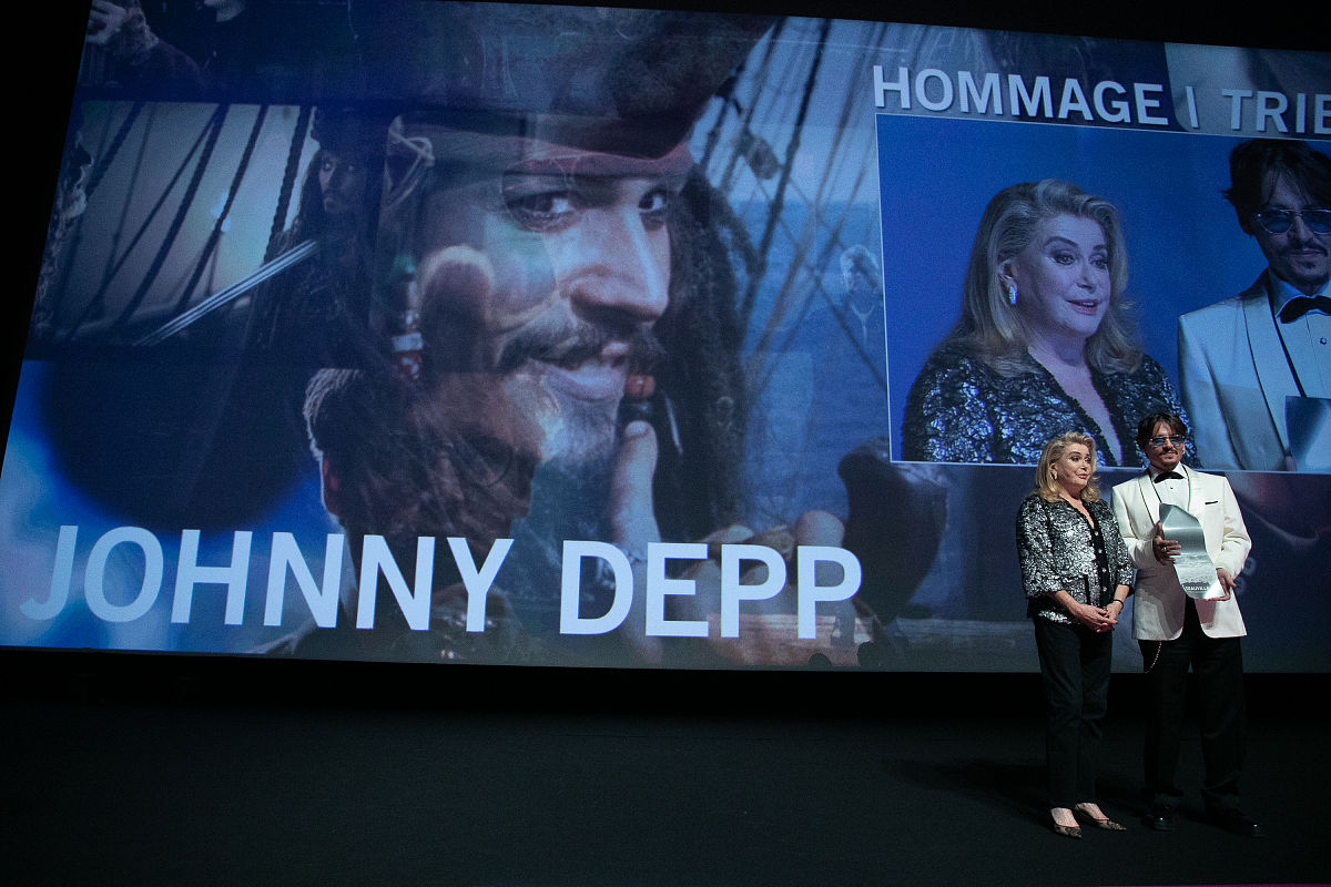 compare movie Nixon (1995) and Lincoln(2012)in detail