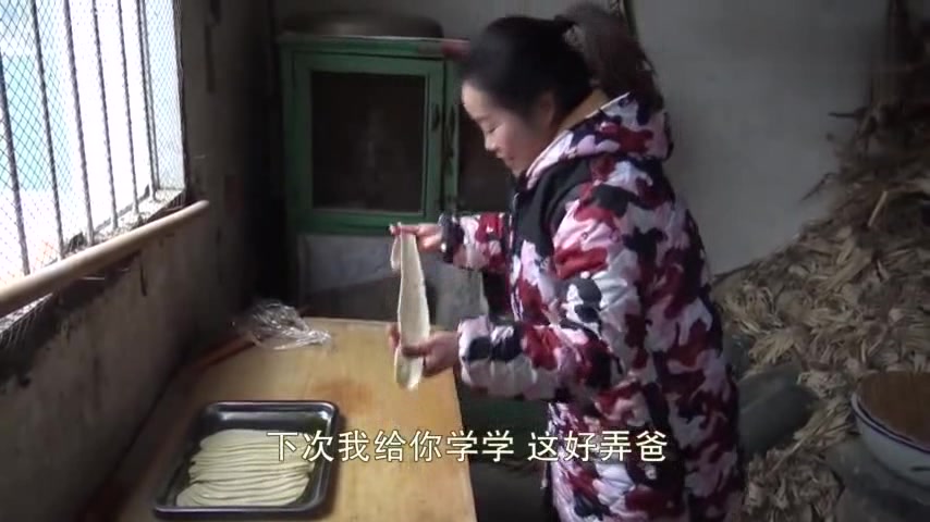农村媳妇煮一锅牛肉,做牛肉烩面,肉多面香,一人一碗吃着真过瘾