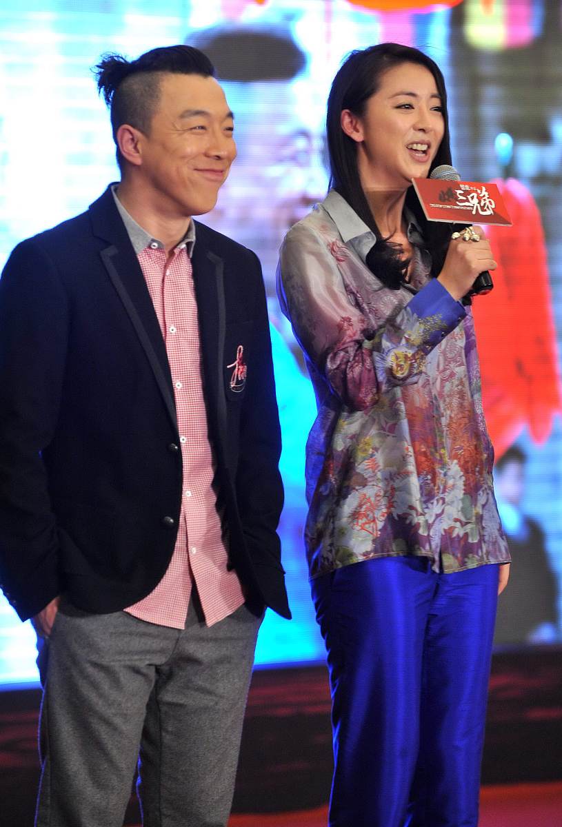 2012年02月28日,北京,抗战年代大戏《火线三兄弟》举行关机发布会.***
