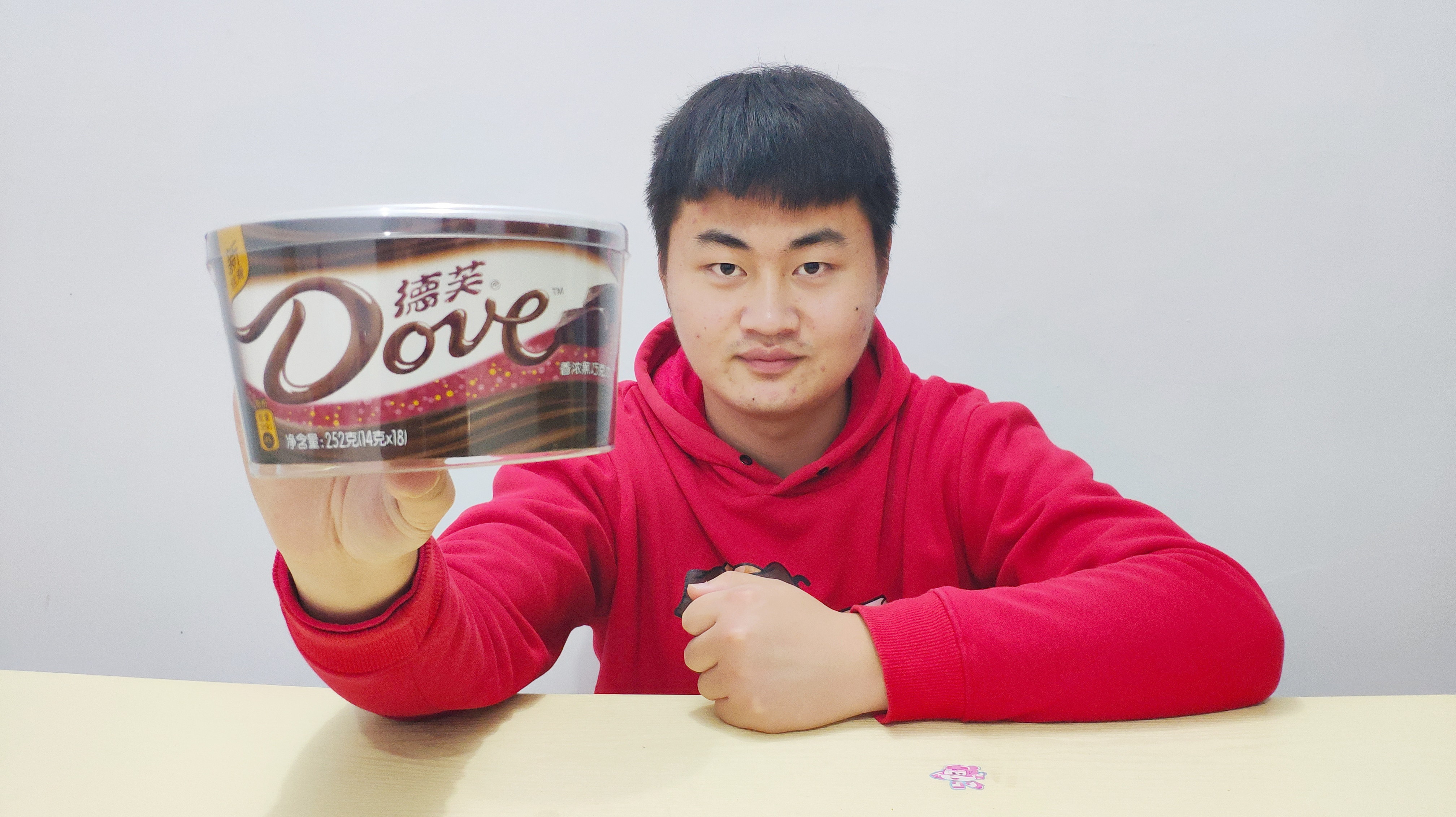 试吃情人节买的德芙巧克力,有淡淡的苦味,你们喜欢吃吗