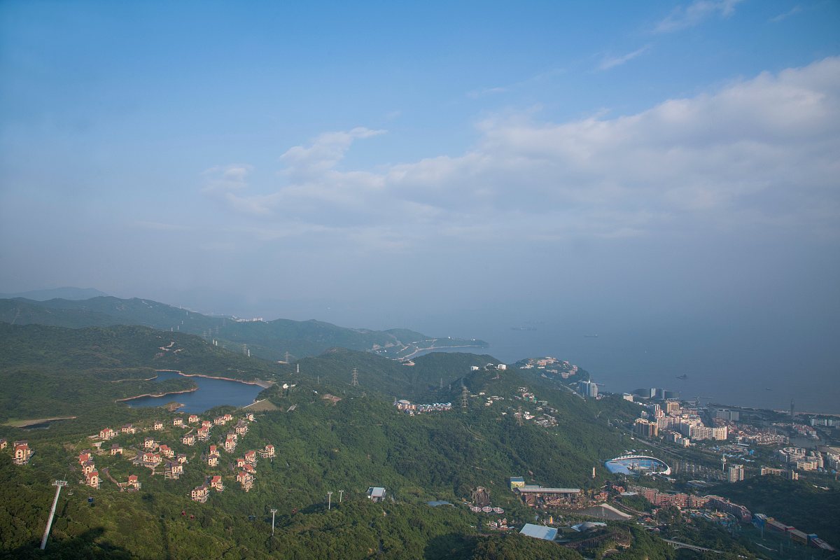 厦门新中考选科指南：男生历史、生物、政治哪个专业更有前景？