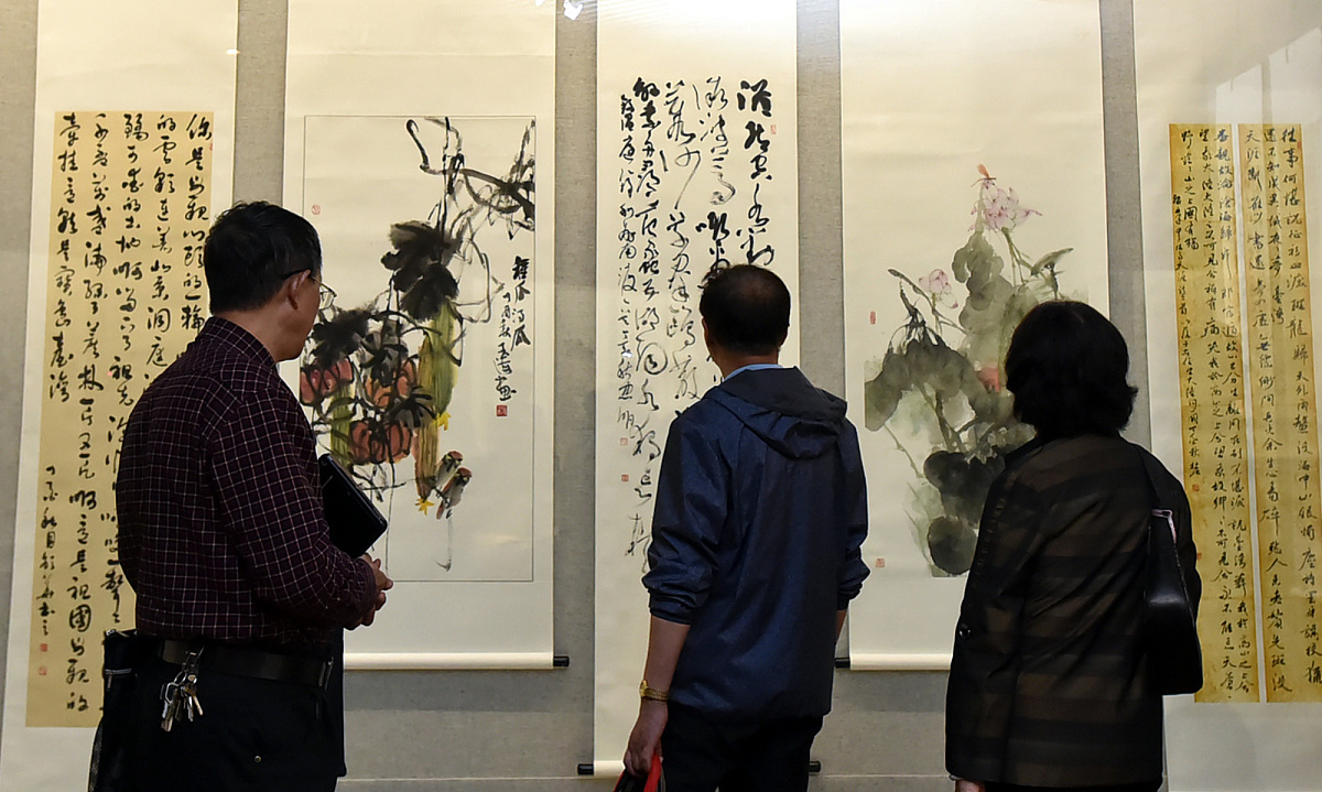 你知道左然吗？描述一下左然？不少于1000字