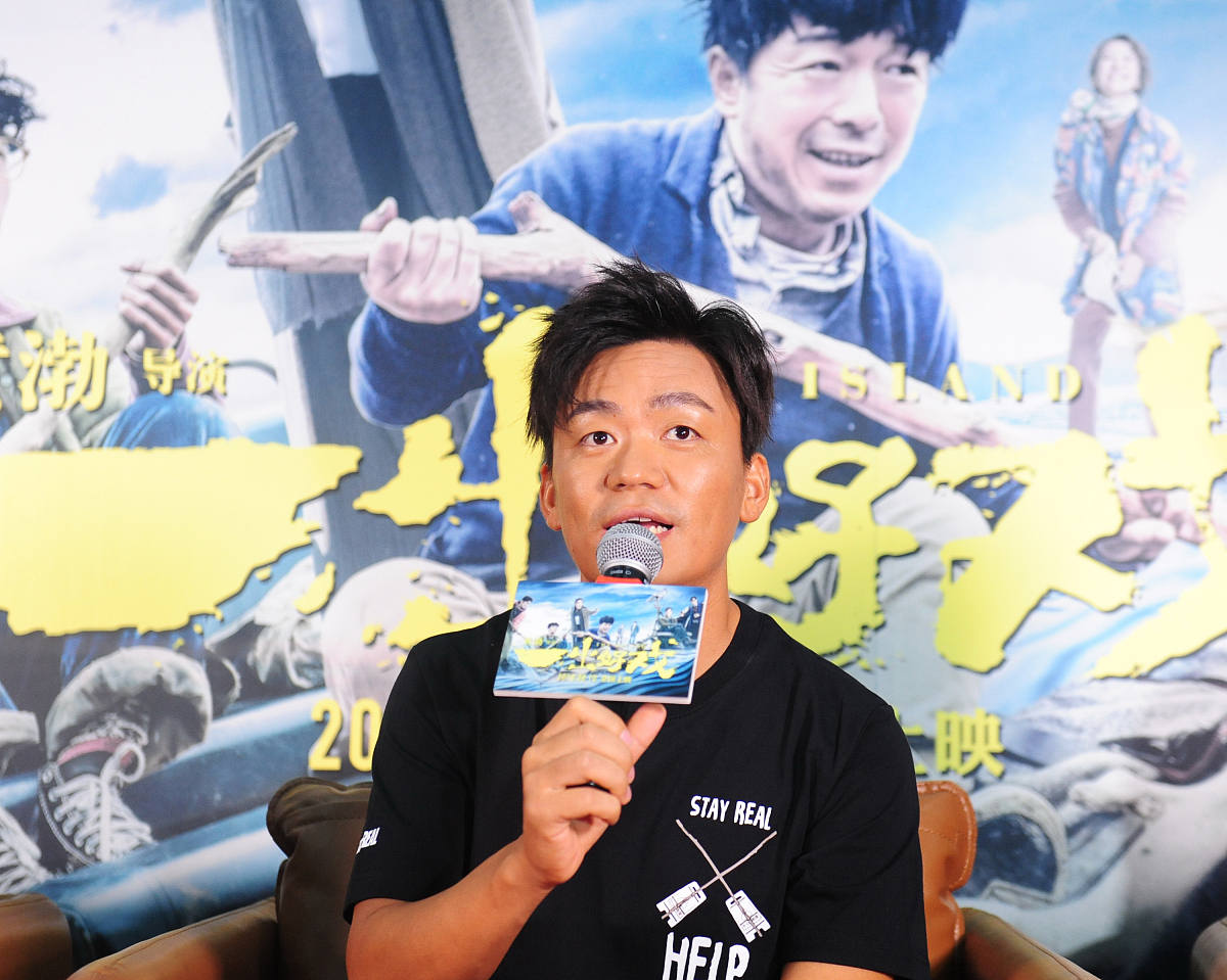 王宝强自己作为导演也作为主演的影片《八角笼中》今天正在上映对于他而言这是一部很重要的影片因为它可以帮助他走出第一次当导演时因《大闹天竺》而失败的阴霾。