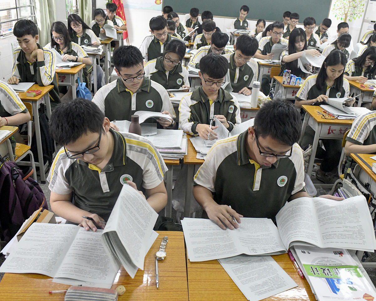 提取关键字数学试卷一张 并做好订正变式题地理一轮复习重新复习一节一节学习 并做专练历史大题练一天一个章历史选择题专练一天一章英语专题训练 一天一章3500单词背200个不会的将专题训练不会的单词记在笔记本上政治大题训练一轮复习专练语文每天的专题训练文综一张试卷必须做完 并进行总结英语三张试卷请加油迅速标题有什么好处1以…为题形象生动激发读者的阅读兴趣2寄托了…情感表达了…3有着丰富的意蕴…4与开头