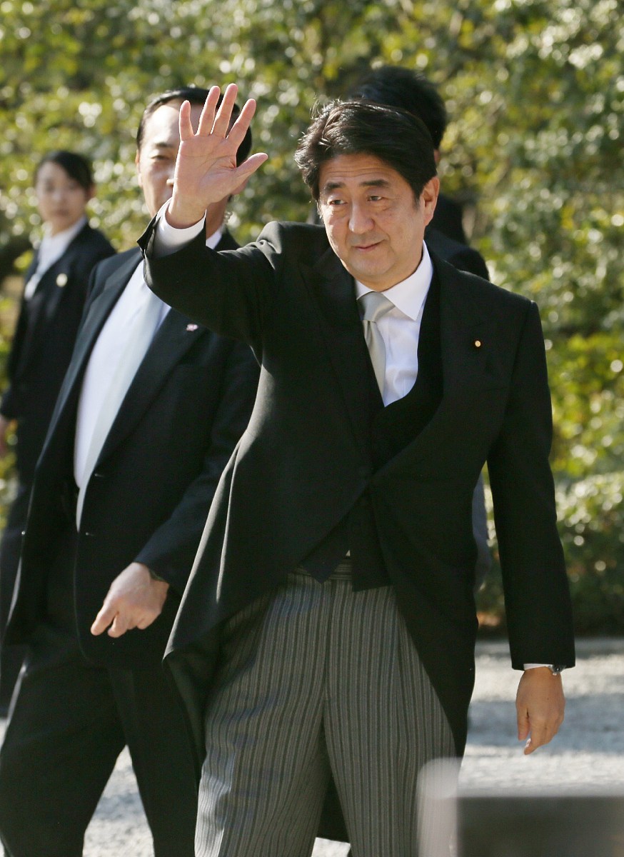 当地时间2015年1月5日,日本三重县伊势市,日本首相安倍晋三参拜伊势神