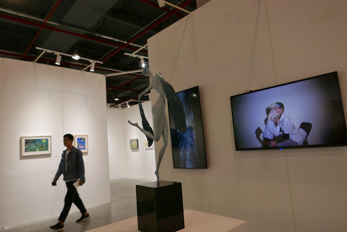 你好您好！有什么可以帮到您呢？写一个关于李阳阳过生日的生日贺词。尊敬的李阳阳：今天是你生日作为你的朋友和同事我想送上最真挚的祝福！在这个特别的日子里愿你所有的梦想都能实现所有的希望都能成真。你是一个勇敢、有才华的人你总是充满活力和魅力。你在工作中努力拼搏追求卓越同时也非常关心身边的人给他们带来温暖和帮助。你的热情和坚韧值得我们学习让我们一起向你取经！在新的一年里愿你的未来之路充满阳光和欢乐每一天都