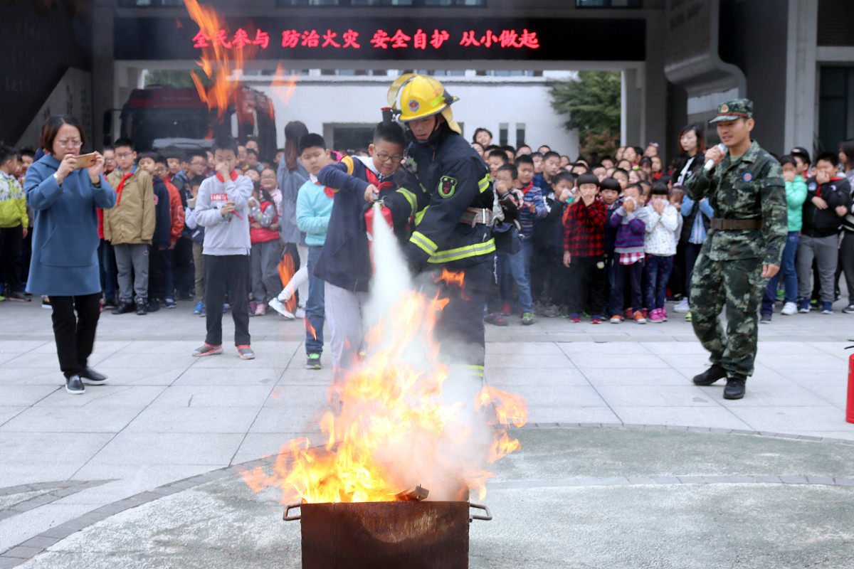 石林职业教育中心火场逃生方法