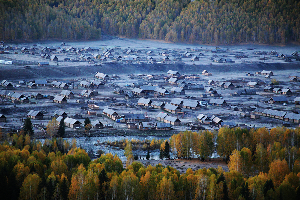 好的结合文献分析法说明旅游开发对本地文化认同的影响：以少数民族社区为案例这个题目研究方法怎么写