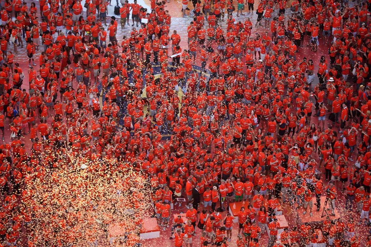 当地时间2012年6月29日,意大利威尼斯,2500多人在圣马克广场聚集,一同