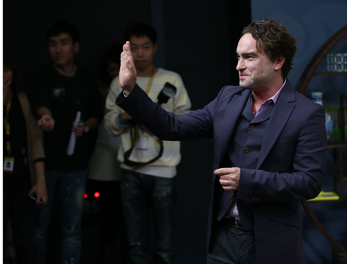 谢耳朵送莱纳德30把银具的含义