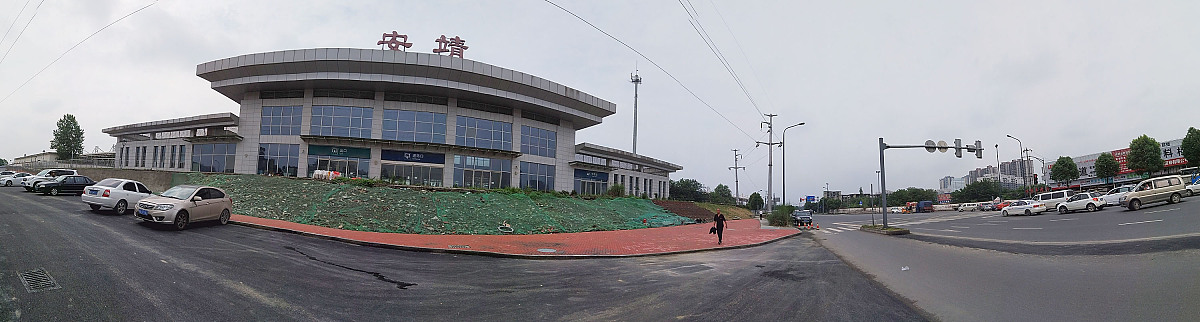 麻城火车站地址：位于龙兴大街