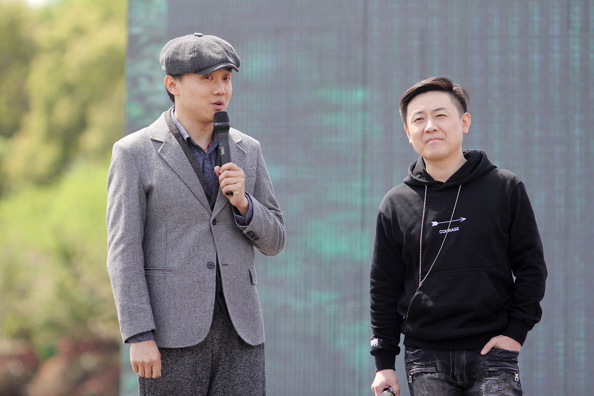 2018年4月7日,武汉,欢乐谷举办《恋与制作人》线下首场全明星见面会.*