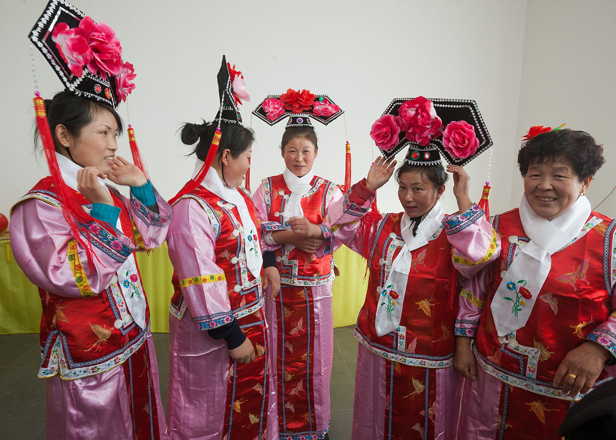 ***_***2011年1月11日,牡丹江小依兰岗村,满族祭祖,参加祭祀的盛装满