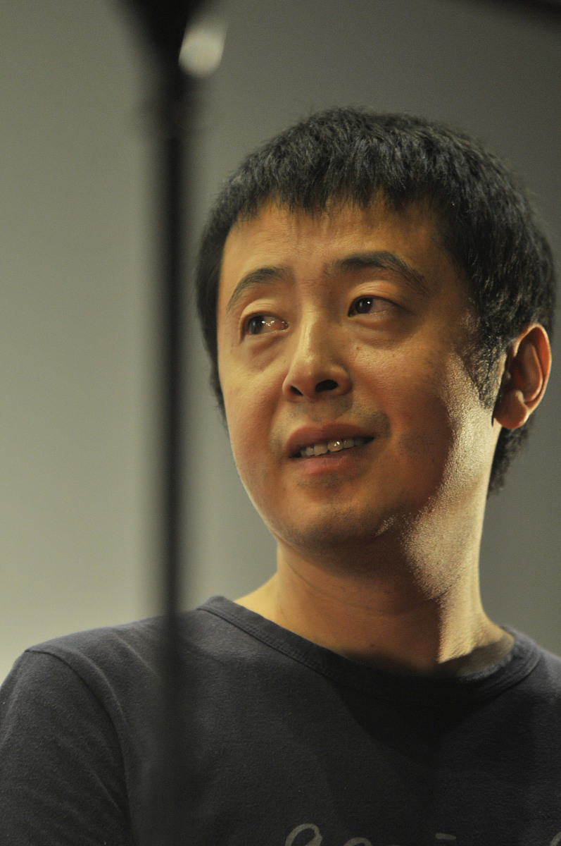 2010年7月4日,浙江宁波,电影《海上传奇》宣传发布会.  (应摄影师要求