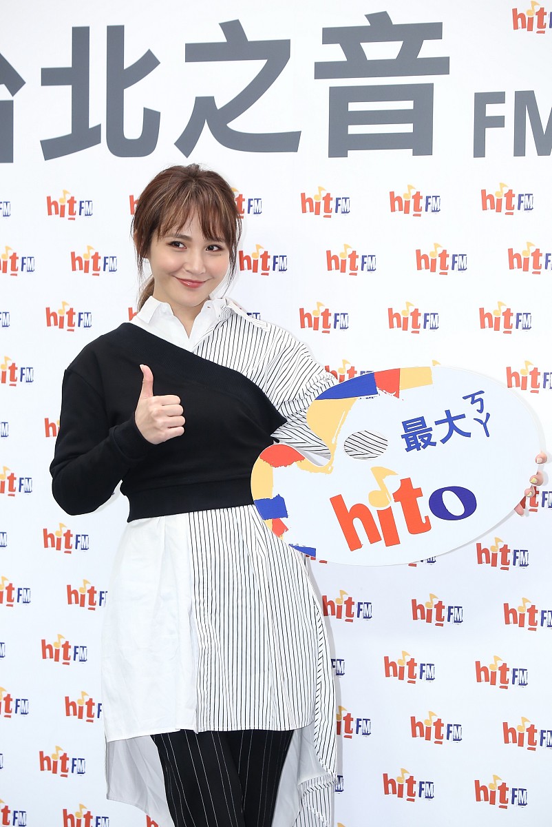2018年4月24日,台北,歌手梁文音至电台宣传主打歌曲《还好》.***_***