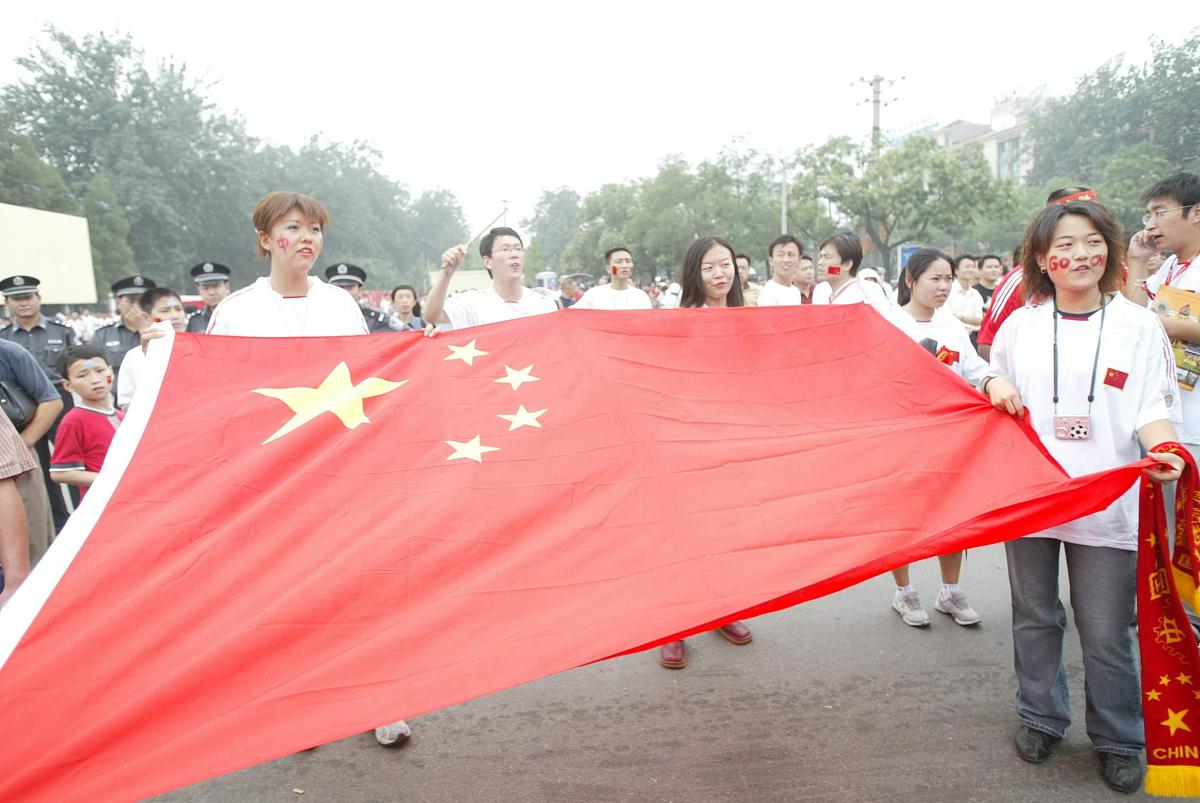 2004年7月17日,在离亚洲杯开幕还有4个小时的时候,火爆球迷抢先出击,