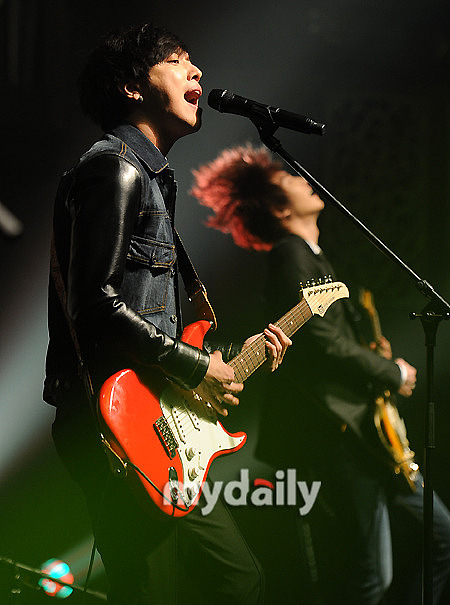 2012年3月26日,韩国音乐组合cnblue于上午在首尔举行了面向国内外媒体