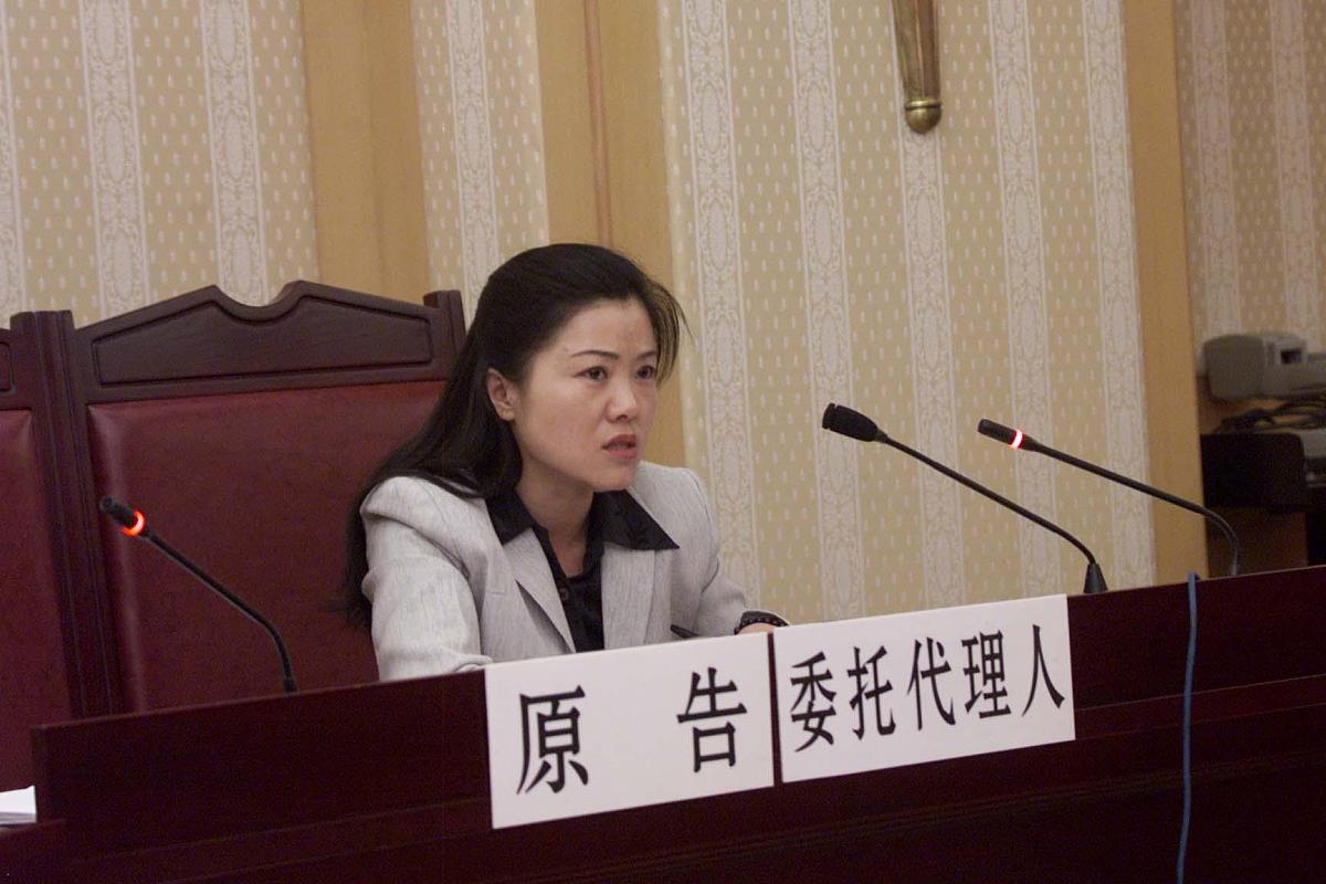 刘晓庆诉王建中侵权案:原告席上只有刘晓庆的代理律师.+++_+++刘晓庆,