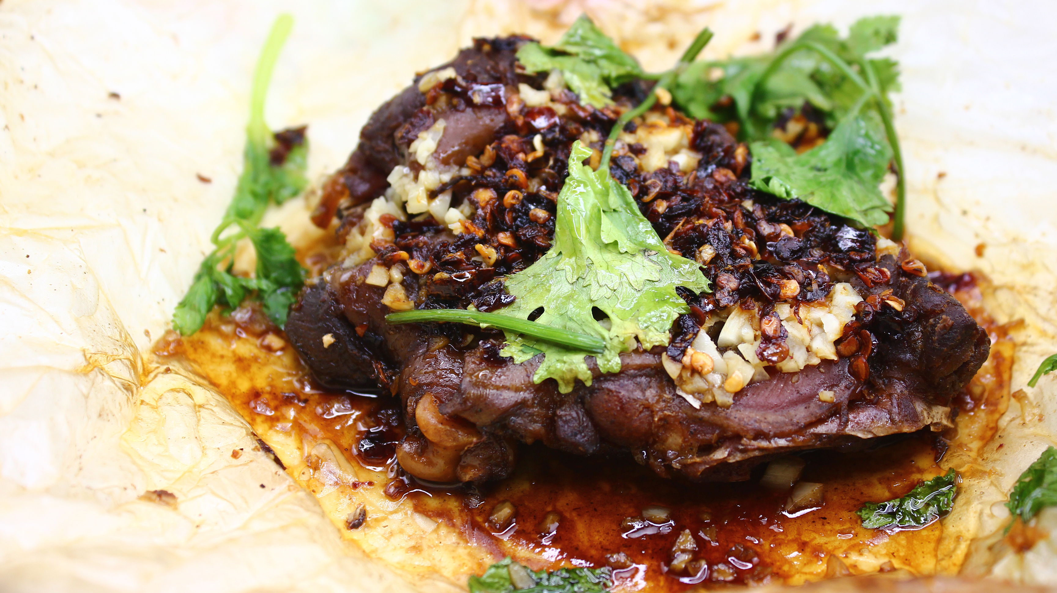 经典卤味纸包鸡,这种做法让纸包鸡又香又好吃,隔壁小孩都馋哭了