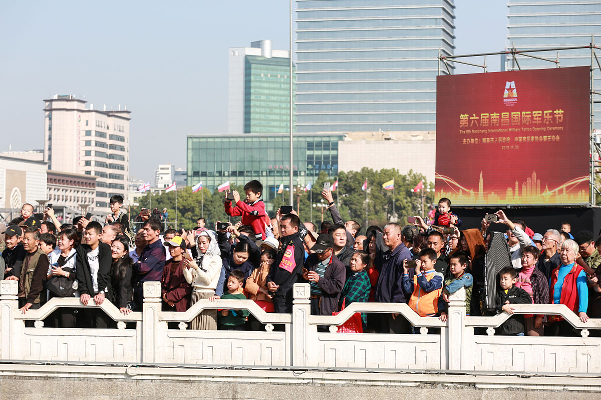 某宿舍住着若干 选修了逻辑学三个人这学期选修了 古典音乐欣赏 假设以上的介绍涉及宿舍中的所有人 这个宿舍中最少可能是几个人？最多可能是几个人？