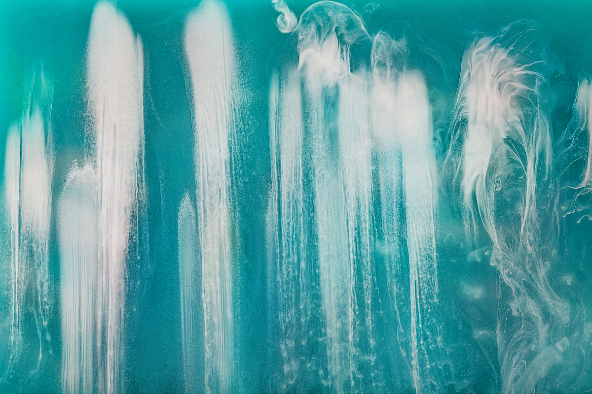 请将这句话凝练为85个字符：The carry-over effect of preceding winter wheat managements on the water consumption and yield of subsequent summer maize was analyzed