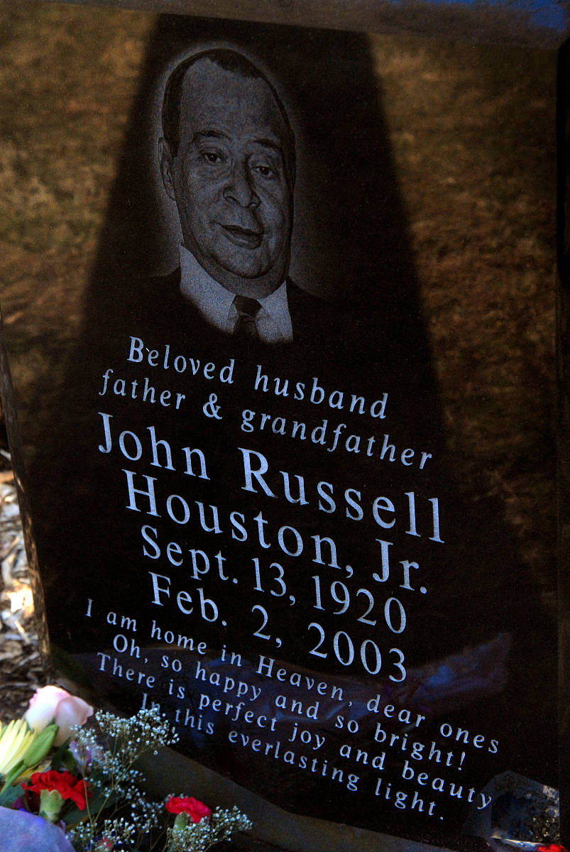 34 Its known to us that Thomas Edisonlampthe electric1分__A discoveredB inventedC foundD developed