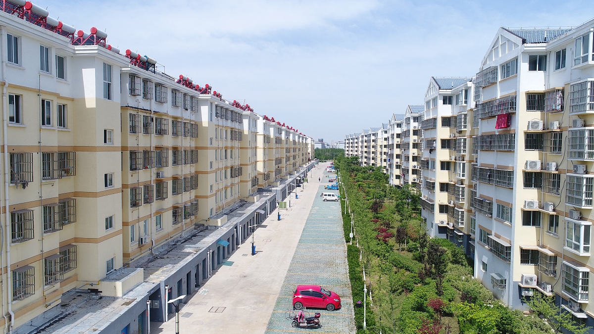 项目１ 某工程的勘察设计招标背景：该项目总用地面积7783平方米其中可建设用地面积5437平方米1幢单体总建筑面积约37467平方米地上建筑面积约24467平方米地下设备用房及停车场约13000平方米。现对其进行勘察设计招标内容包括：工程勘察、修建性详细规划、方案修改或设计、初步设计、施工图设计、编制工程概算、编制施工图预算、现场指导与监督、编制竣工图等。资金来源为三旧改造项目企业自筹资金。工程费