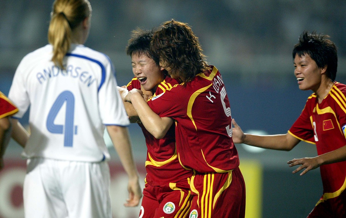 2007年4月21日,武汉,足球表演赛,中国国家女子足球队3-2战胜国际足联