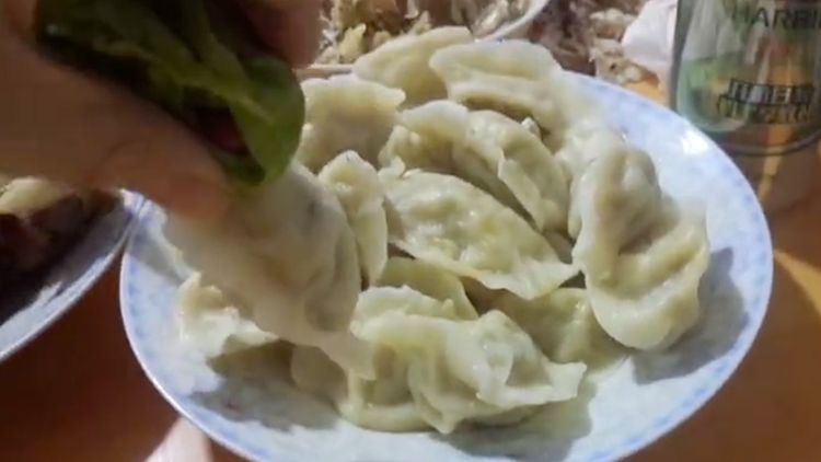 饺子里包硬币!过年为了能吃到这个“财运”饺 他们拼了……
