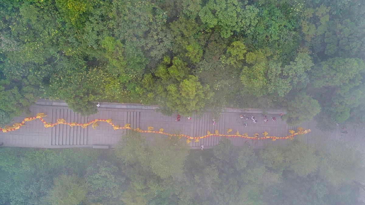 如果我要做一个关于著名买办徐润的调研我应该从哪几个方面入手1 徐润的生平经历：包括出生地、家庭背景、教育背景、职业经历等等。2 徐润的政治立场：包括他在中国近代史上的政治立场、对外国侵略的态度、与中国共产党的关系等等。3 徐润的经济活动：包括他的商业活动、财富来源、与外国商人的关系等等。4 徐润的文化活动：包括他的文化爱好、对中国传统文化的贡献、对西方文化的接受程度等等。5 徐润的社会影响：包括他