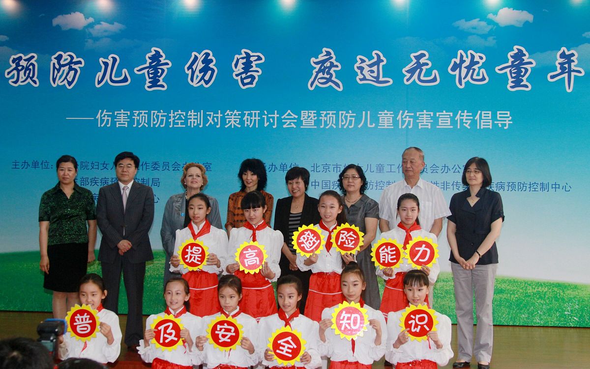 写一份关于2023年度湖北省关爱困境未成年人希望伴飞计划公益项目 的实施方案项目实施方案须包含但不限于以下内容：1、应详细说明项目需求、服务内容、服务计划等。2、详细服务计划包括提供实施计划、社会资源等服务的详细计划。3、须提应急预案、服务承诺等。4、供应商认为需要提供的其他管理措施和内容。