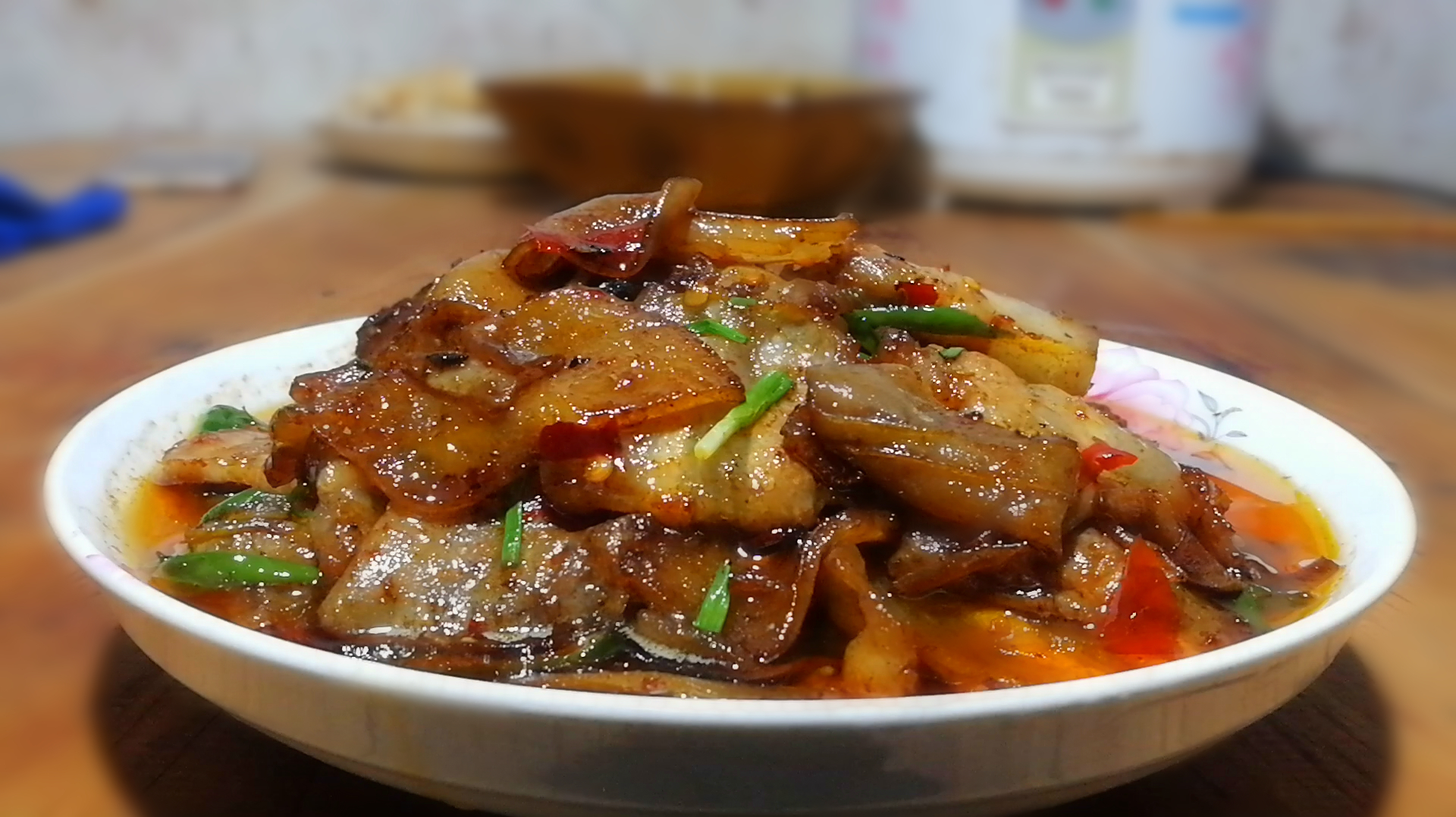 四川回锅肉川北农村家常做法,加上这种面皮一起炒,比饭店还好吃