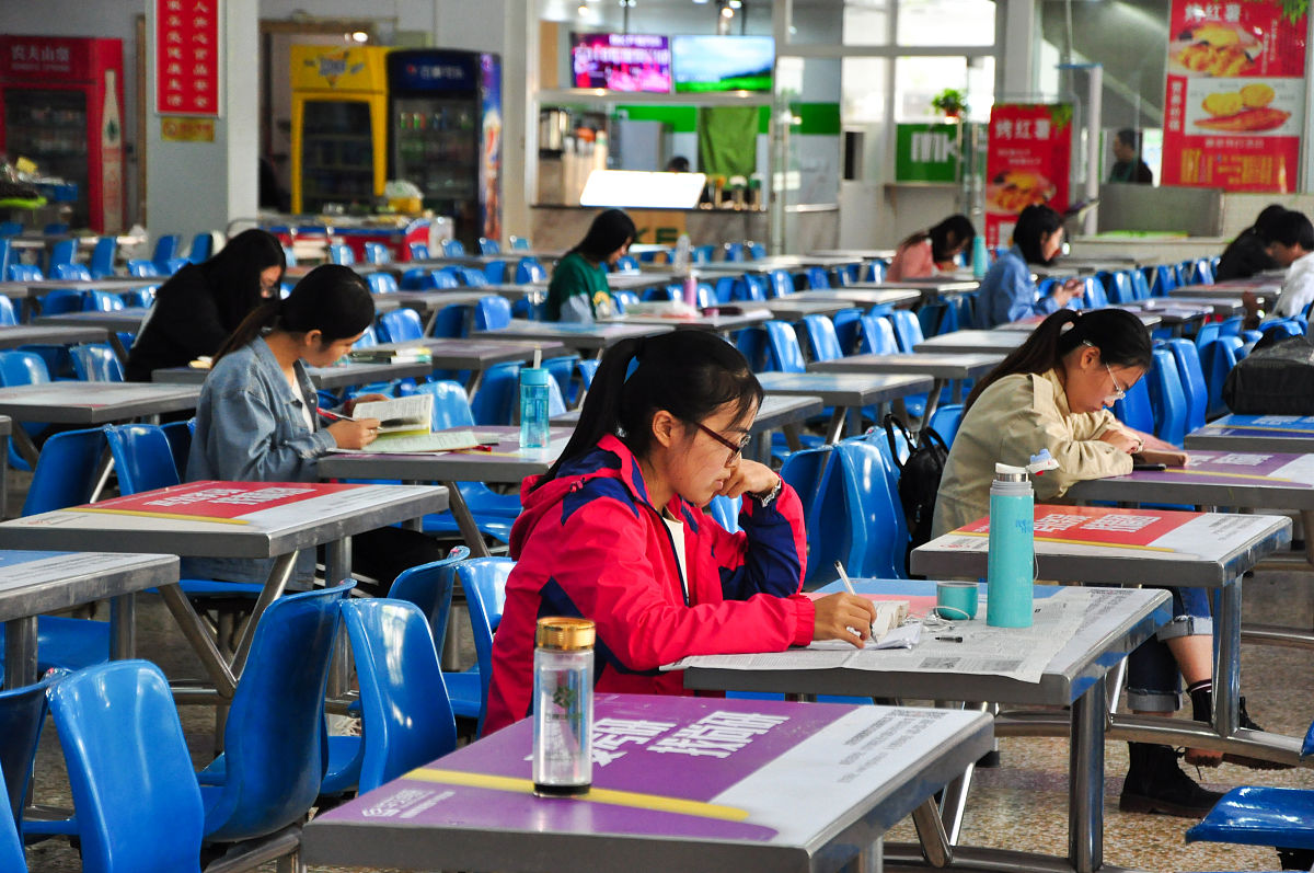 云南昆明盘龙区初中生学高铁学校要读几年-好不好