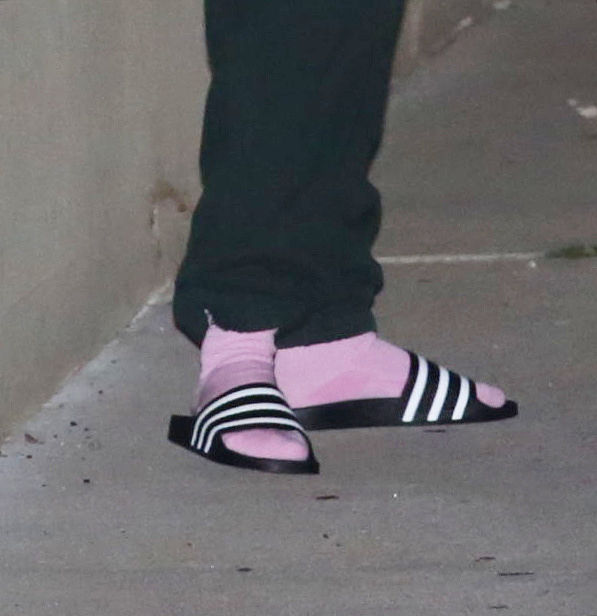 现有医院要租赁20套房子需要写一份详细的租房需求包括家具清单小区环境停车位写成一本招标书多写一些