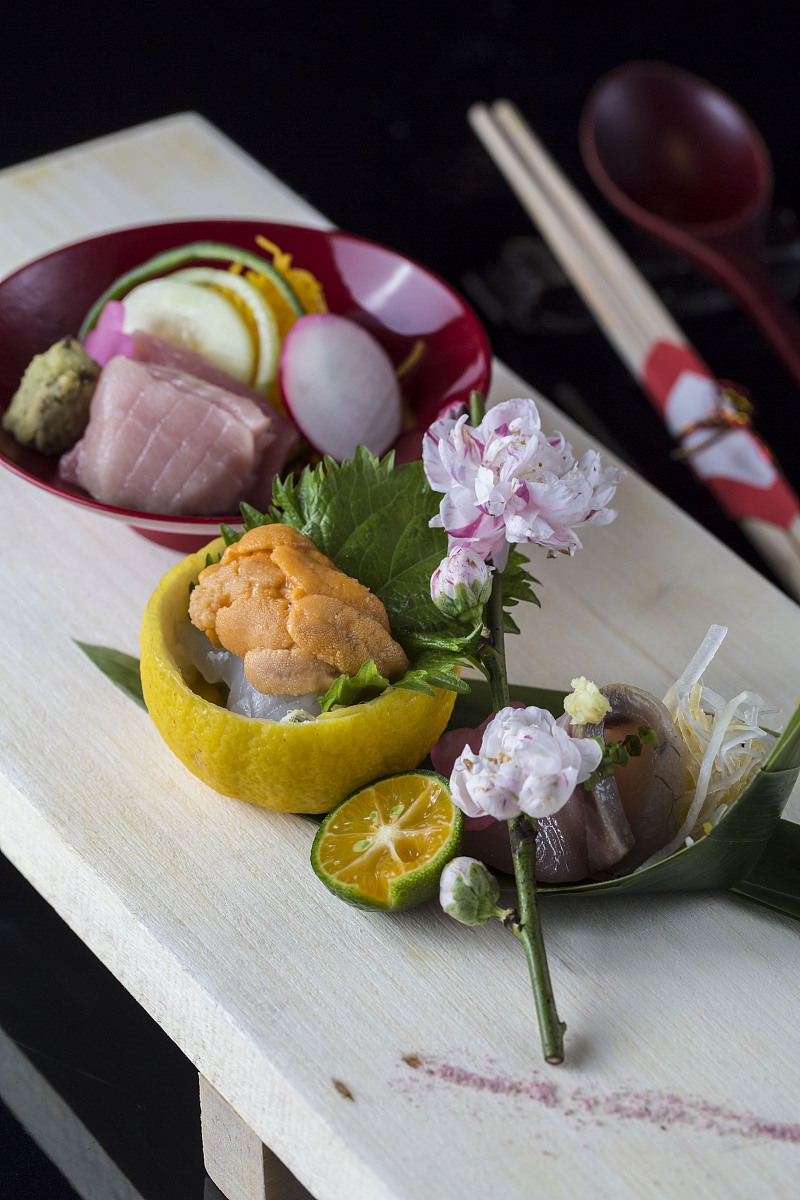 ***_***日本料理要求色自然,味鲜美,形多样,器精良,食材呼应季节,是用