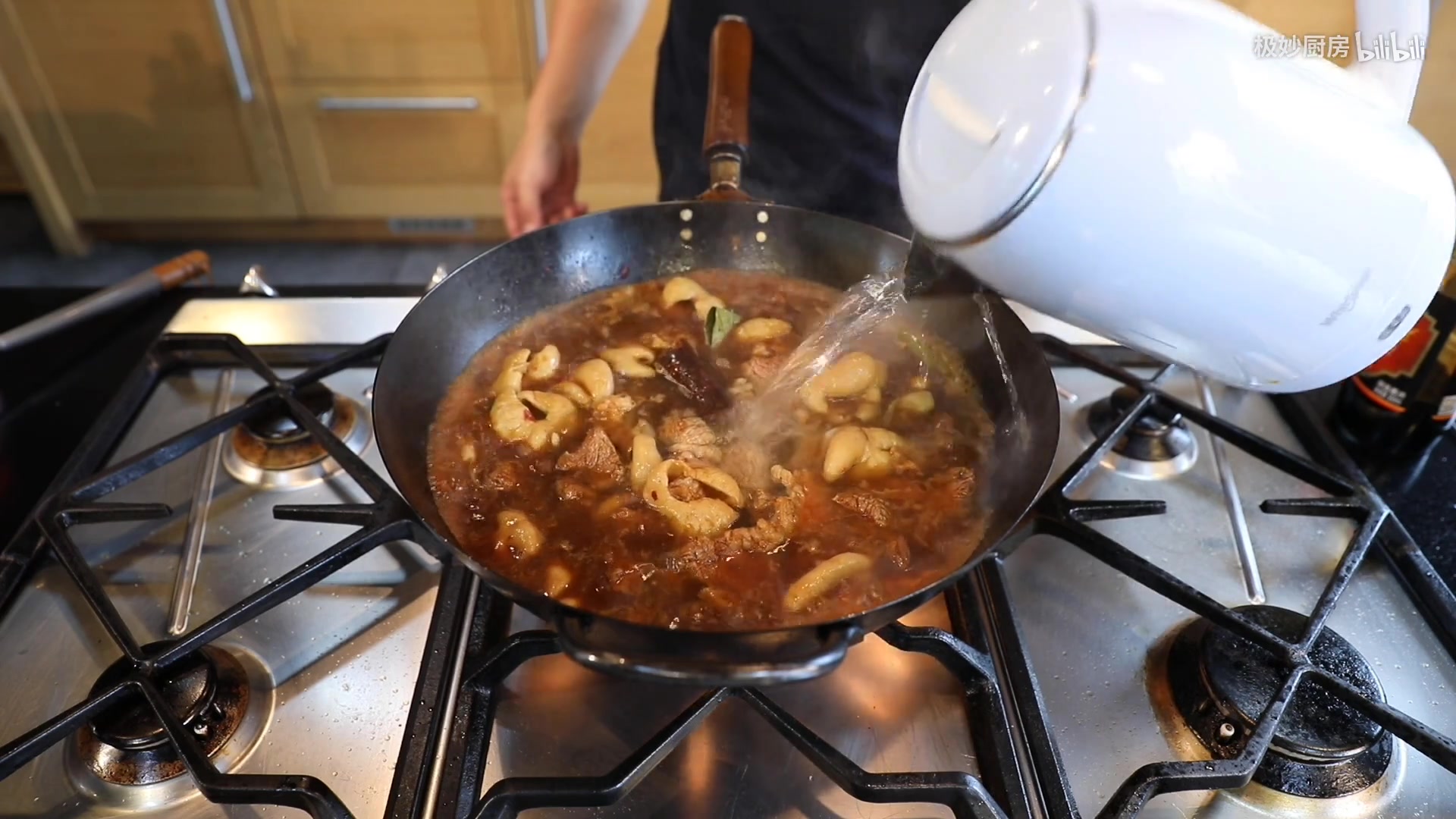 红烧牛肉大肠 又名红牛钻圈 绝佳美味家庭