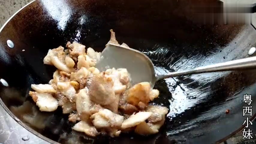 蒜苗炒回锅肉,广东农村地道的家常菜,简单好吃又下饭,太香了
