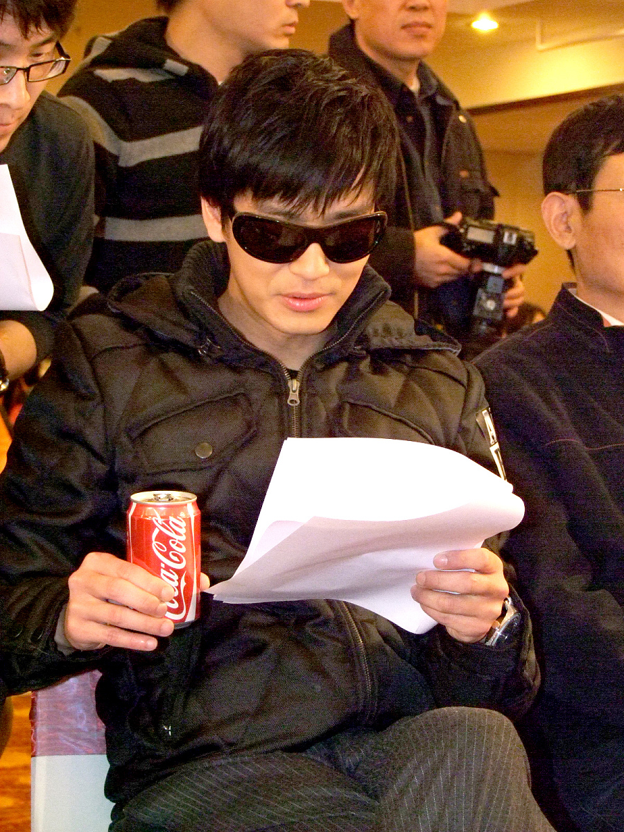 2010年2月28日,北京,首部涉及精神病题材电影《a面b面》发布会.***_**