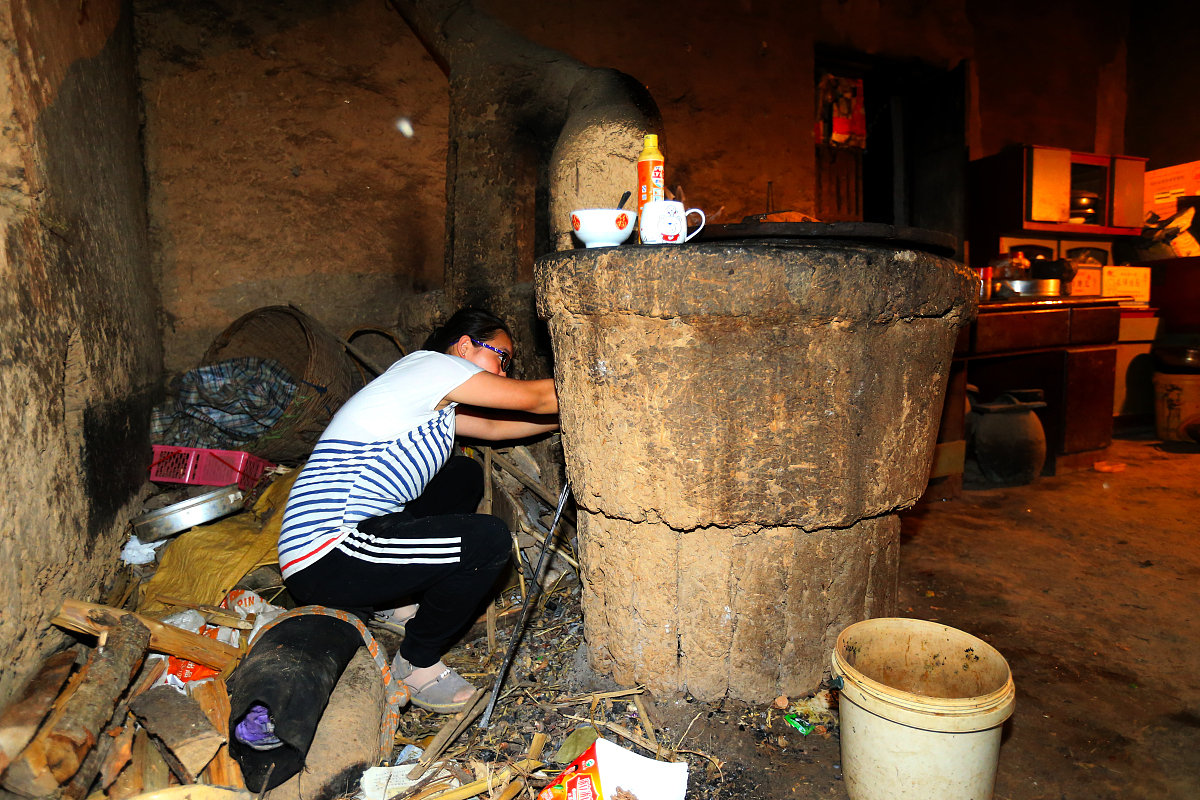 教室の窓は開ける？それとも開く？