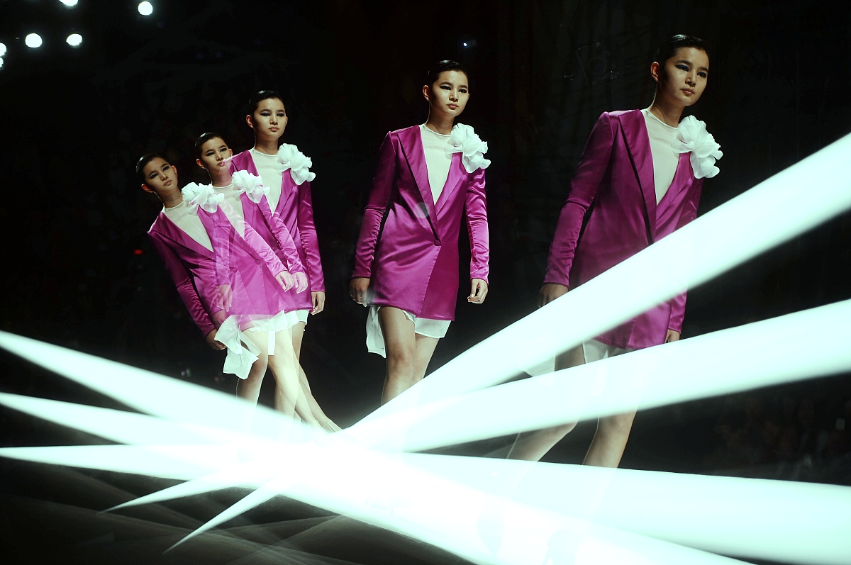 时空迷失：穿越异时空的冒险 - 一场惊险刺激的旅程