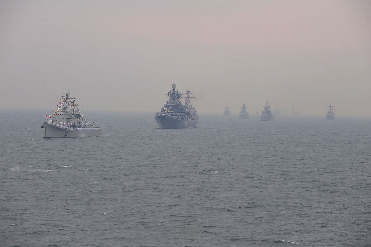 2009年4月23日,以中国海军西宁舰为基准,14个国家的21艘外国舰艇参加