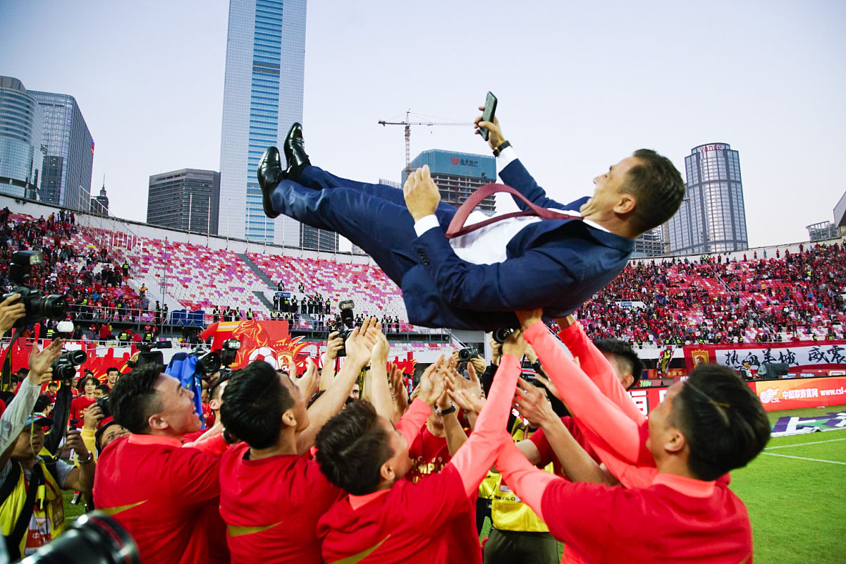 2019年12月1日,广东广州,2019中超第30轮,恒大淘宝3-0申花,赛后恒大众