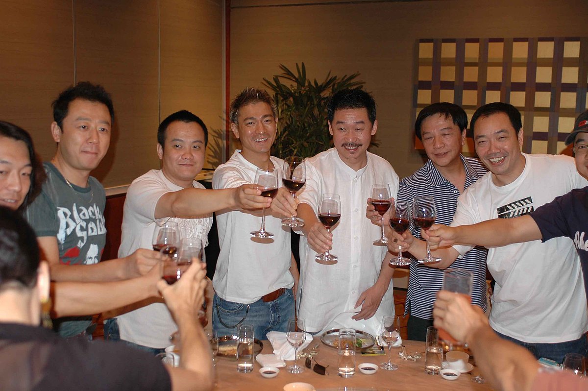 2006年8月17日,电影《疯狂的石头》2000万票房收场,近日举行庆功宴.++