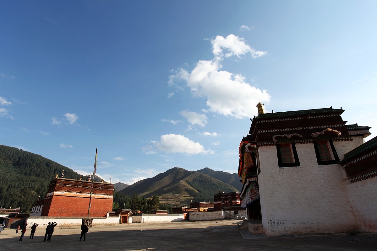 甘南藏族综合专业学校2023年招生专业：新增藏医药、旅游、信息技术等专业