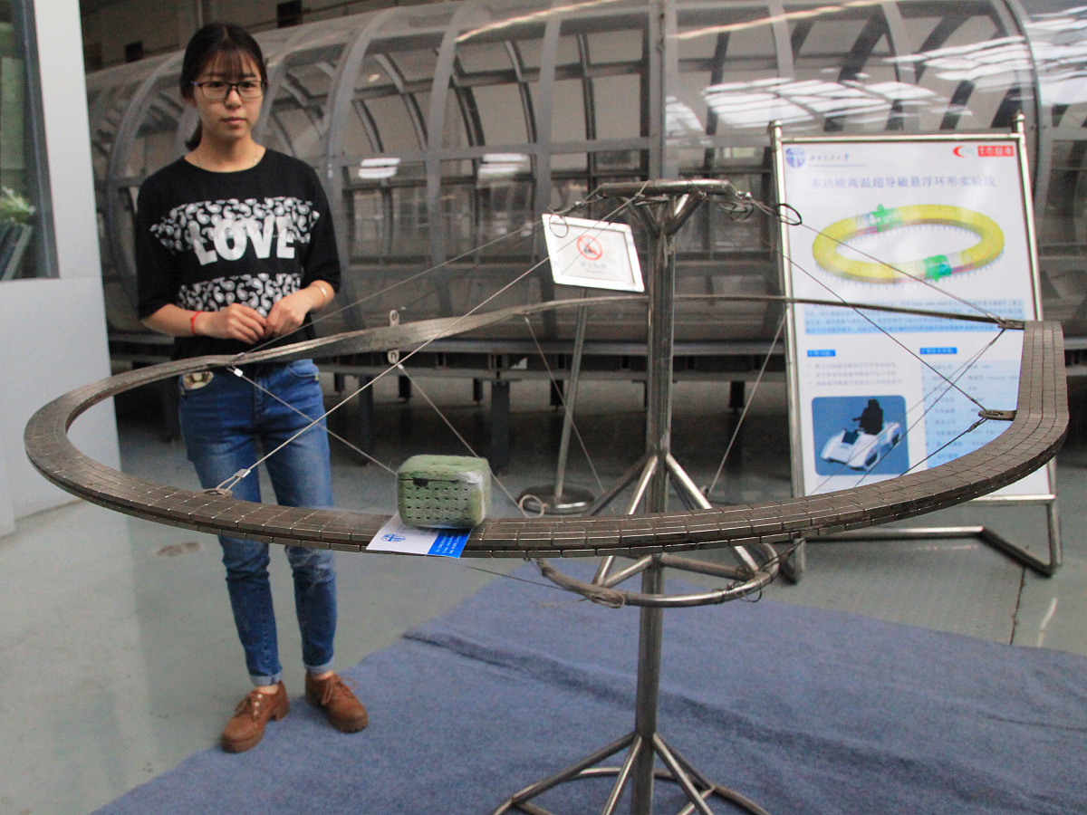 独臂人群单手承重能力范围及交互设计考量