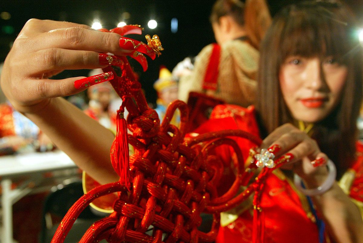 初中毕业生学美妆：提升自信，打造未来