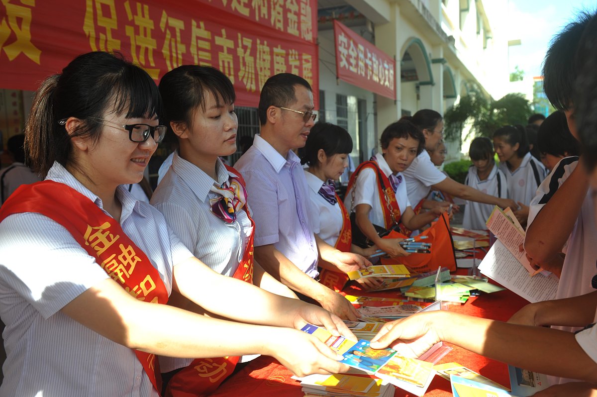 银行反假货币宣传活动总结 - 提高公众防范意识，保障人民币安全