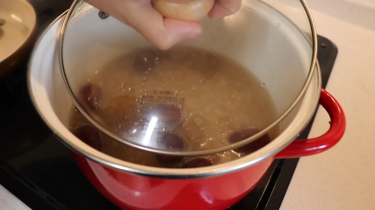 煮点红枣红糖糯米粥,健脾养胃,补气血,记得糯米要先泡一晚上