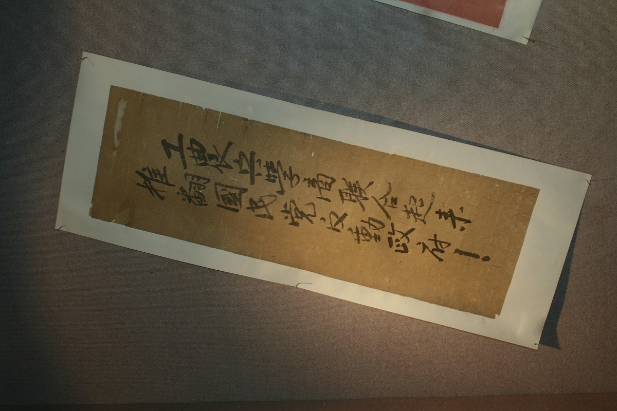 高加林这个人很难捉摸。他本应是一个受欢迎的新农村成员。不过高加林却是一个很有个性的人他并不想和爷爷奶奶一样靠着自己的双手和双手靠着自己的双手和双手过着幸福的生活。与农民比较起来他对更好更大的城市充满了渴望他有更强的进取心他一次又一次地希望可以用知识来实现自己的理想。他还可以变成一个自私自利的人为了自己的目标而不断努力。他作为唯一的儿子在做出自己的职业规划时从未想过将他拉扯大的双亲也从未想过如果他去