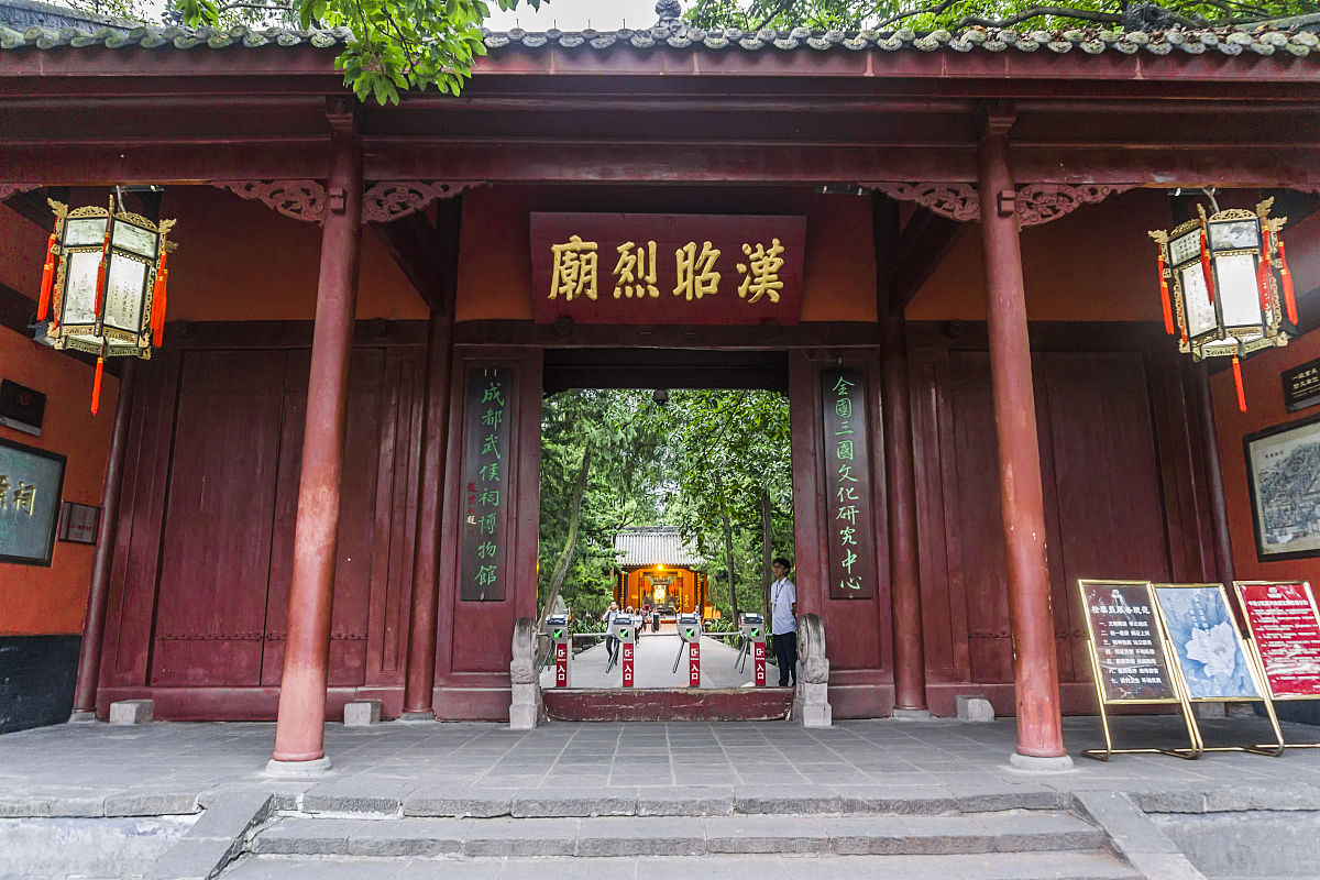 成都旅游攻略：必玩景点、美食、购物、周边游全攻略
